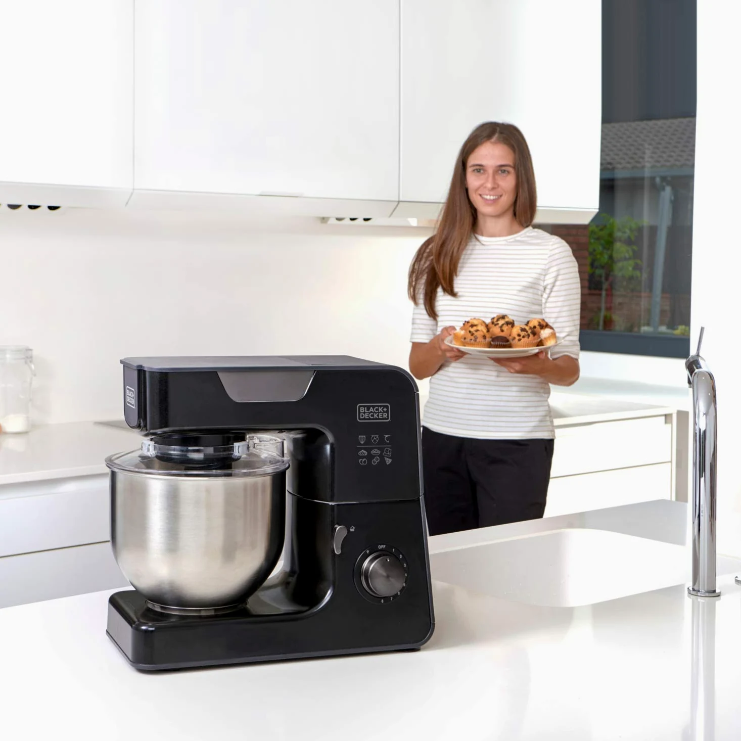 BLACK+DECKER BXKM1000E - Robot Patissier multifonction 1000W, 8 vitesses réglables + Turbo, bol de 5,2L, couvercle anti-éclaboussures, crochet batteur, crochet pétrisseur et crochet mélangeur